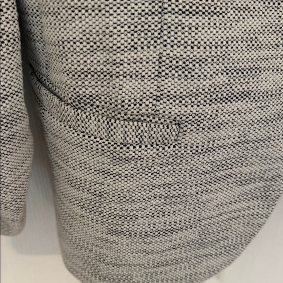 Amanda & Chelsea Textured Gray Blazer - Picture 4 of 6